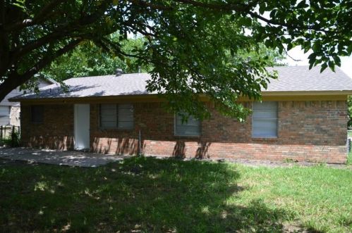 2101 Gemini Dr, Garland, TX 75040-4721