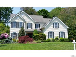 12 Lexington Ct, Huntington, CT 06484-5960