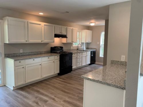 1412 Beech Dr, Conroe TX  77385-9711 exterior