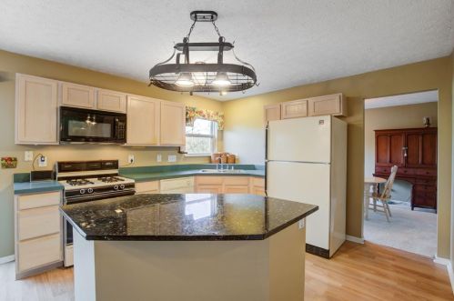 9639 Fallsridge Ct, Cincinnati OH 45231-2885 exterior