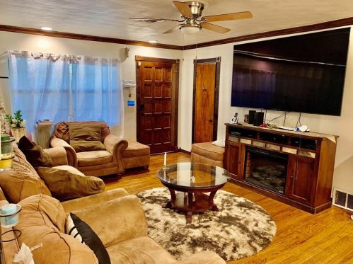 8934 Donnybrook Ln, Dallas, TX 75217-2055