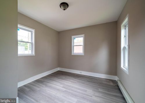 252 Pkwy Ave, Trenton NJ 08618-2749 exterior