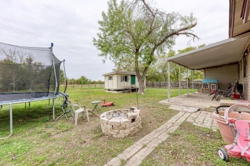 810 Sledge St, Uhland TX 78640-5609 exterior
