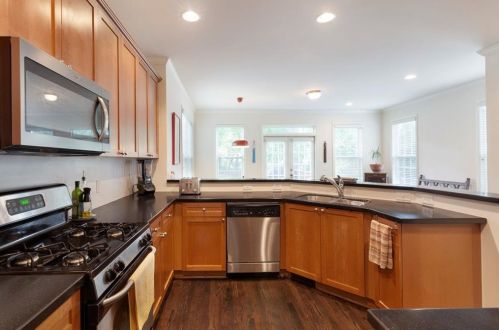 1886 Marietta Rd, Atlanta GA  30318-2764 exterior