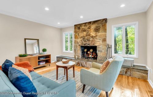 10 Lefferts Ct, Middletown NJ  07748-3031 exterior