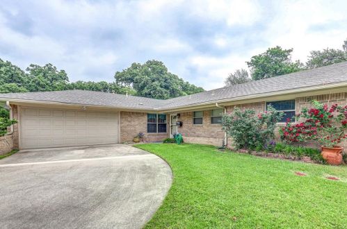 720 Tanglewood Dr, Irving, TX 75061-6883