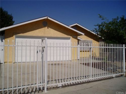 1605 Palmer St, Compton, CA 90220-1417