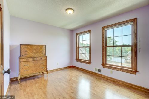 9137 Edinburgh Ln, Saint Paul MN  55125-9192 exterior
