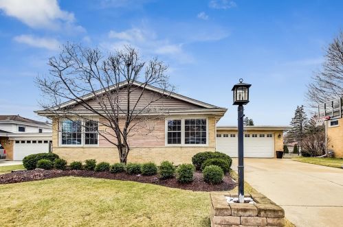 328 Donald Ave, Arlington Hts, IL 60004-6851