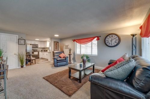 906 Bragdon Ave, Pueblo, CO 81004-2422