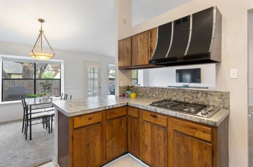 3904 Beaconsdale Dr, Austin TX  78727-2956 exterior