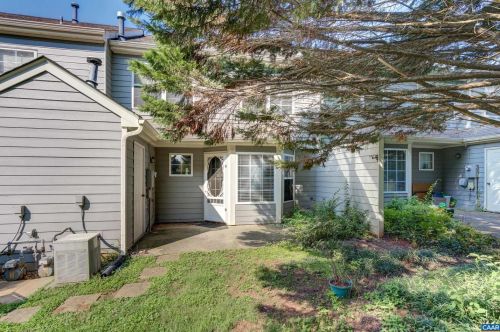 3281 Gateway Cir, Charlottesville, VA 22911-7479