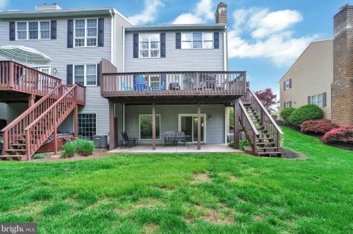 2614 Grandview Park Dr, York PA  17408-1481 exterior
