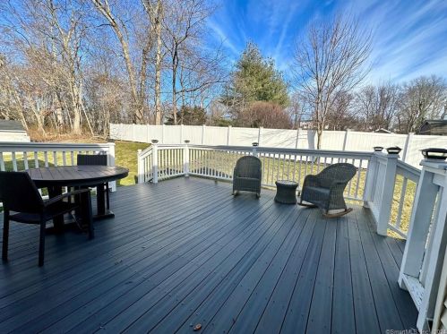 84 Mccormick Ln, Middletown CT  06457-2076 exterior