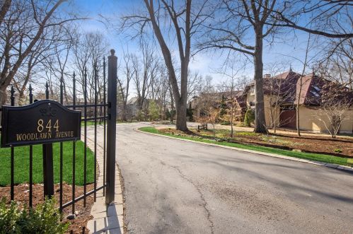 844 Woodlawn Ave, Naperville, IL 60540-6833
