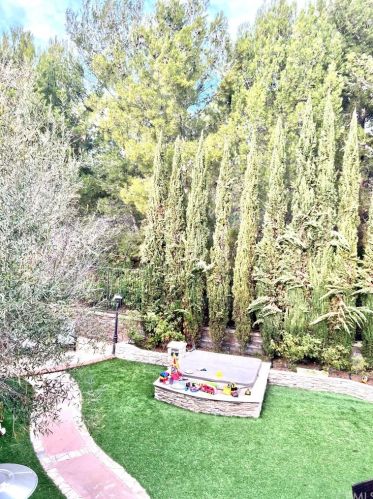 111 Canyoncrest, Irvine CA  92603-0132 exterior