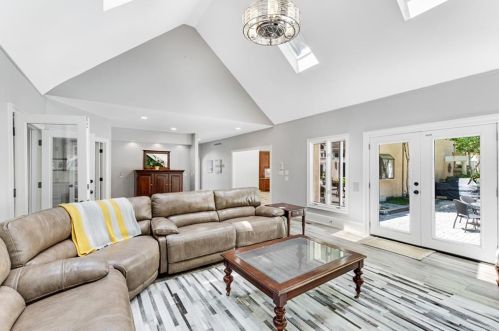 5485 Errol Pl, Atlanta GA  30327-4871 exterior