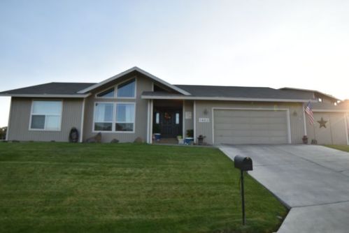 1402 Cherry Ave, Selah, WA 98942-1720