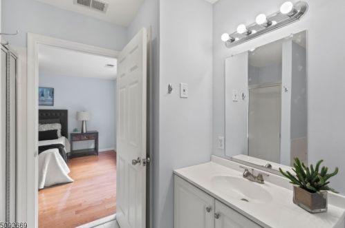 5 Garfield Way, Princeton NJ  08540-1669 exterior