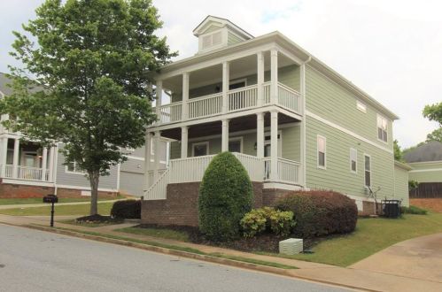 2438 Center Pointe Cir, Atlanta, GA 30315-7309