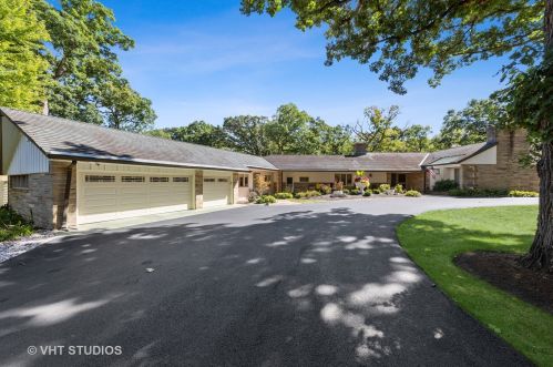 6547 County Line Rd, Willowbrook IL  60527-5719 exterior