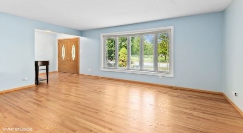 9405 Pheasant Dr, Tinley Park, IL 60487-5229