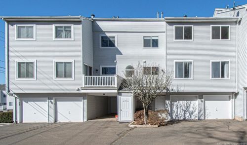 94 Staffordshire Commons Dr, Wallingford CT  06492-1758 exterior