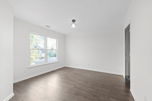 695 Highland Oaks Dr, Atlanta GA  30331-9210 exterior