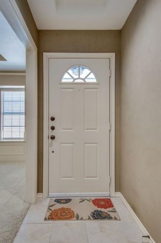 2817 Silverspring Rd, Carrollton TX  75006-4811 exterior