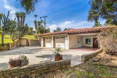 2325 Royal Crest Dr, Escondido, CA 92025-7012