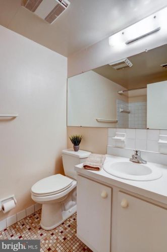 216 Valleybrook Dr, Lancaster PA  17601-4623 exterior