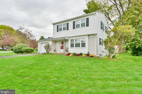 639 Gentry Dr, Lancaster, PA 17603-2312