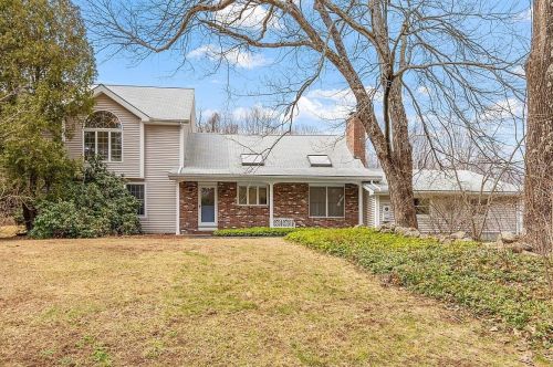 40 Griffin Rd, Londonderry, NH 03053-3935
