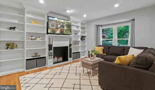 9037 Armendown Dr, Springfield, VA 22152-2138