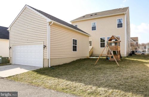 176 Battlefield Dr, Charles Town, WV 25414-2563