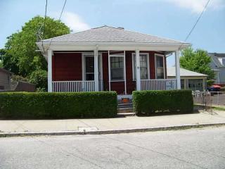 19 Geneva St, Providence, RI 02908-4614