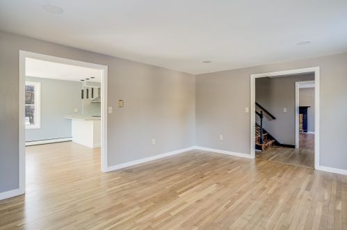 1 Cherokee Ct, Londonderry NH  03053-2635 exterior