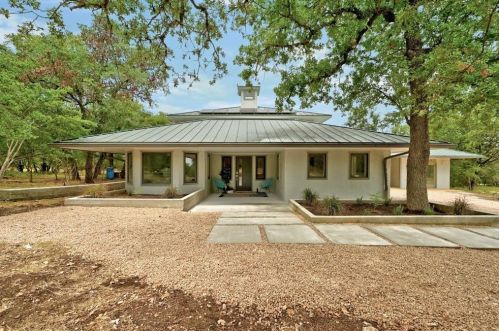 107 Concord Cir, Austin TX  78737-9061 exterior