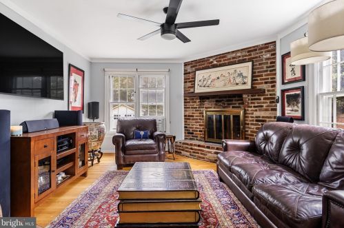 135 Warwick Rd, Tavistock NJ  08033-3706 exterior