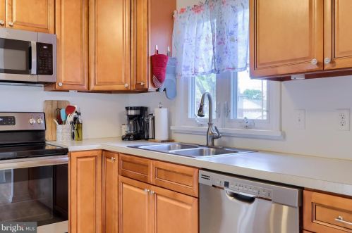 1525 Lambeth Rd, Lancaster PA  17601-5041 exterior