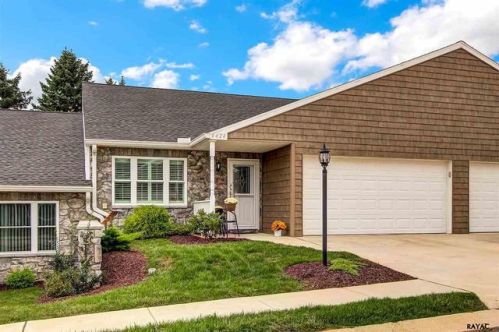 4424 Clair Mar Dr, York PA  17315-4274 exterior