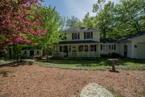 62 Lyndsey Ln, Weare, NH 03281-6015