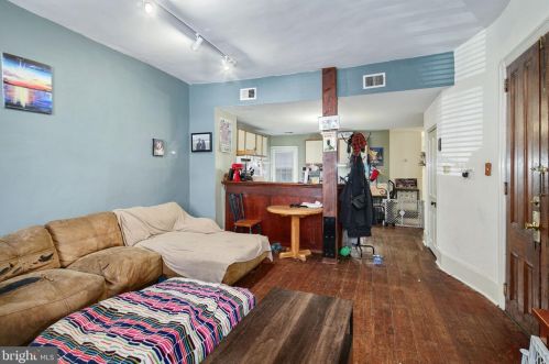 920 4 St, Philadelphia PA 19147-4104 exterior