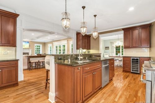 25 Historic Dr, Upper Stepney CT  06468-3207 exterior