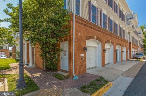 8934 Milford Haven Ct, Lorton, VA 22079-4742
