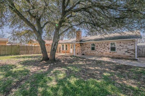 6116 Blue Spruce Cir, Fort Worth TX 76137-2135 exterior