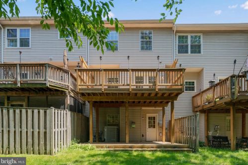 6386 Dakine Cir, Springfield, VA 22150-1196