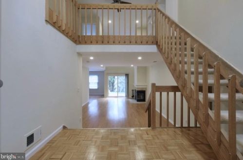 24 Chestnut Ct, Princeton, NJ 08540-1800