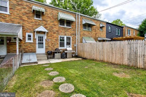 555 Burrowes Ave, Lancaster PA  17602-2120 exterior