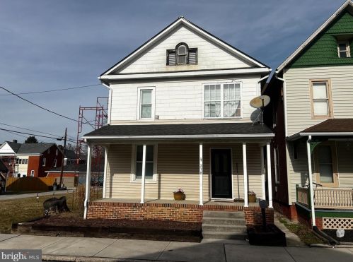 218 Locust St, Hanover, PA 17331-2616